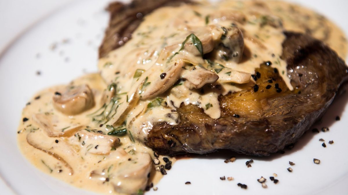 How to Make a Creamy Steak Sauce? Cook A Steak