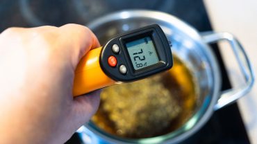 how to use a laser food thermometer​